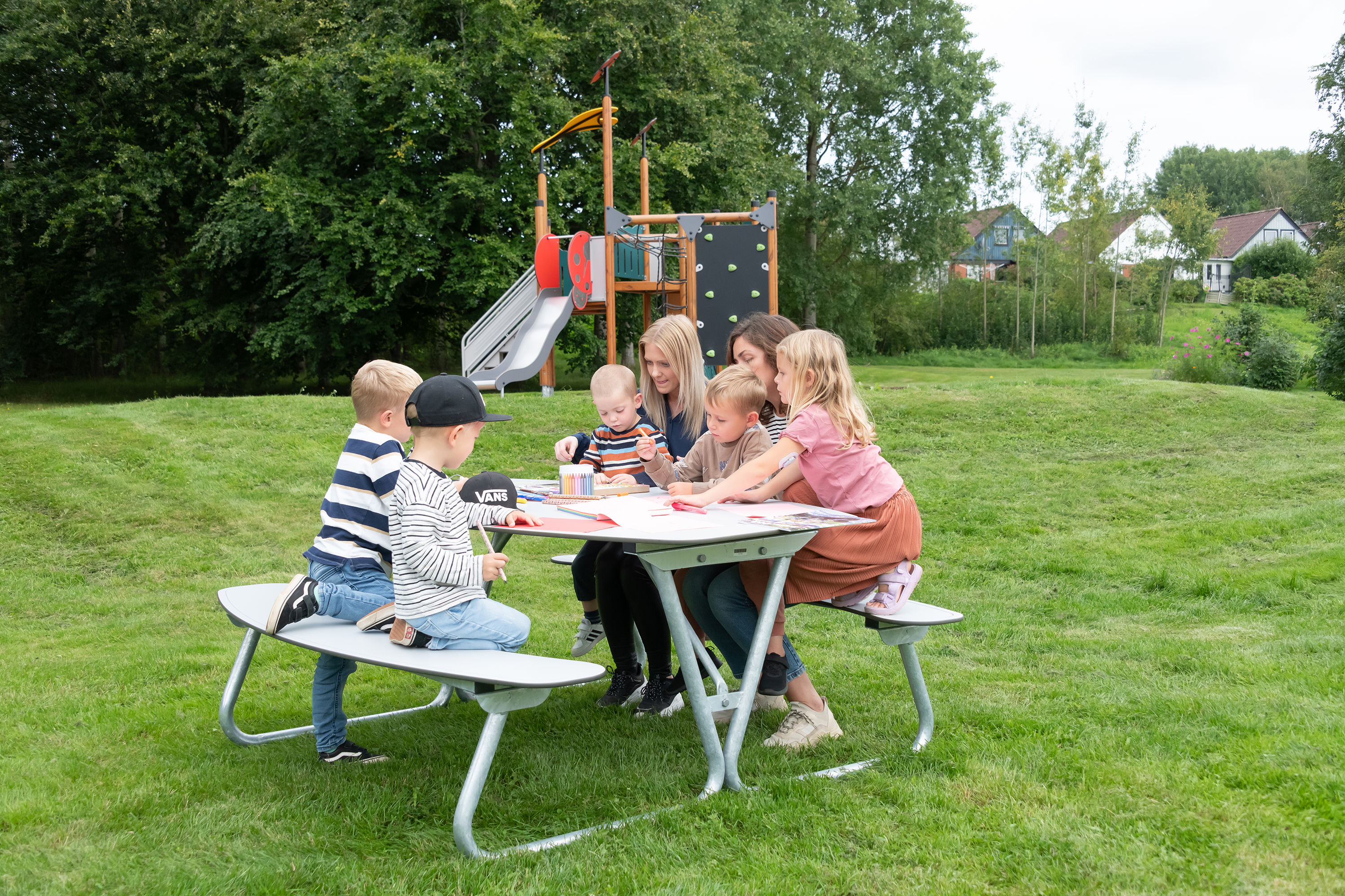 Picnic Table Linnea